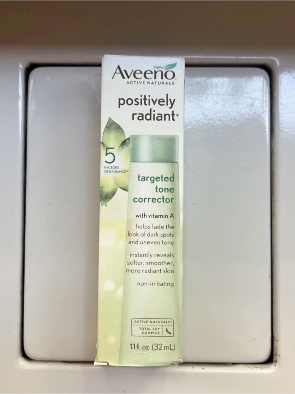 Aveeno Positively Radiant Targeted Tone Corrector 1.1 OZ - Sealed